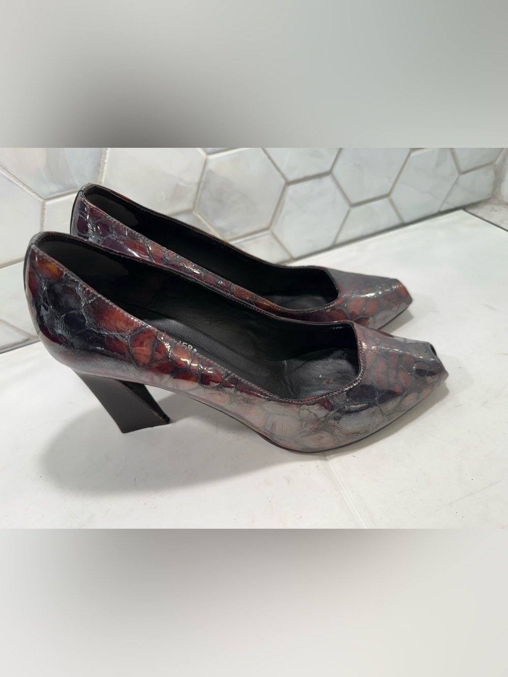 Vintage Donald J. Pliner Couture Croc-Emboss Patent Leather Peep Toe Heels Sz 9